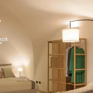 https://domus-midi-nel-centro-della-citta.barihotels.org